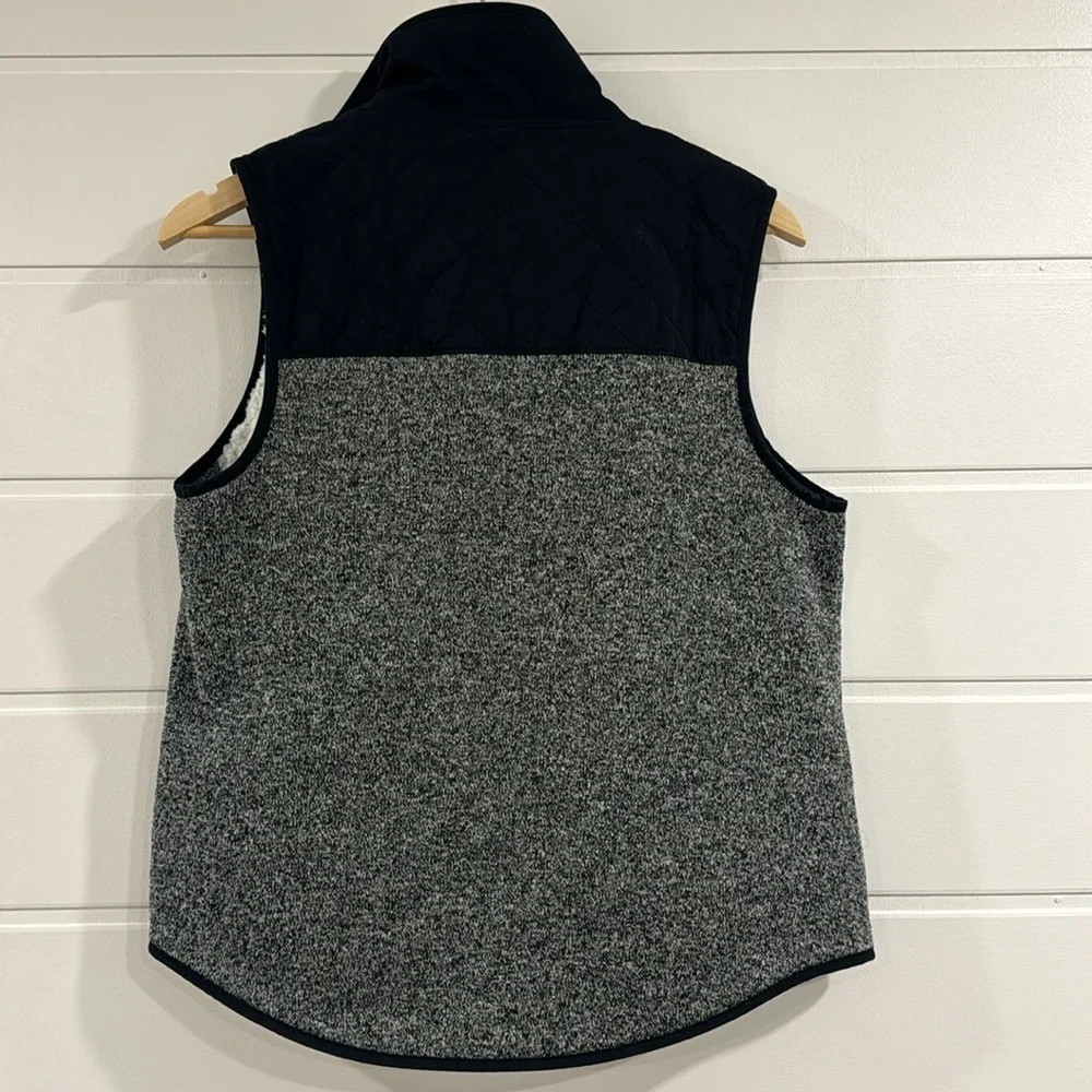 Abercrombie & Fitch Sherpa Lined Knit and Quilted Vest - Picture 7 of 8